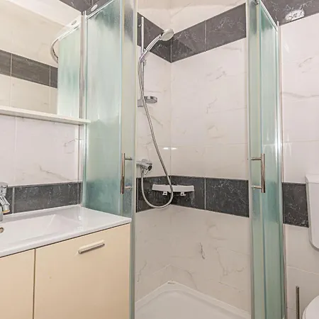 In Kod Sibenika * Dubrava (Sibenik-Knin)