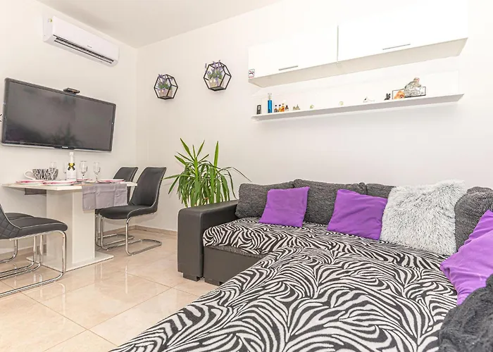 In Kod Sibenika * Dubrava (Sibenik-Knin)