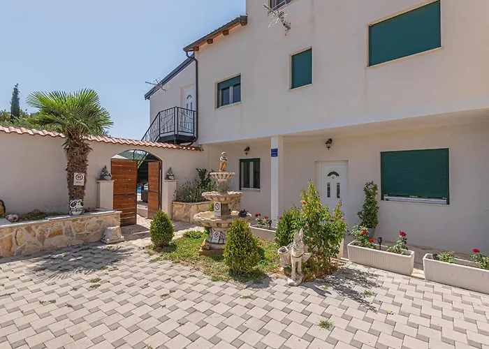 In Kod Sibenika * Dubrava (Sibenik-Knin)